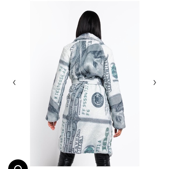 Milli plush robe 💴 NWOT - Picture 2 of 6